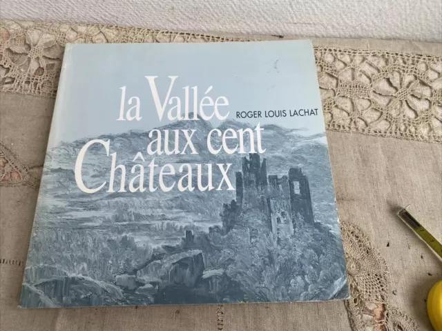 Ancien Livre La Vallée Aux Cent Chateaux Roger Louis Lachat 1995