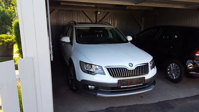 Skoda Superb Outdoor 2.0. Leder*Diesel*Automatic*fast neu*Top Ausstattung* Skoda Superb Outdoor 2.0. Leder*Diesel*Automatic*fast neu*Top Ausstattung*