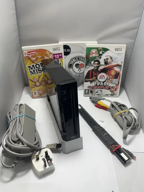 Nintendo Wii Black Console - GameCube Compatible - With 3 Games
