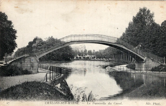 *10657 cpa Chalons sur Marne - La Passerelle du Canal
