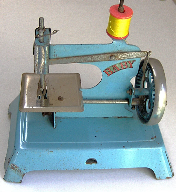 Machine a coudre ancienne dans jouets et jeux anciens