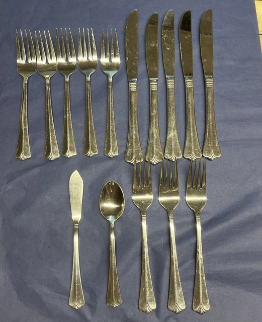 Rogers Stainless Korea Country Shell 15 Piece Flatware Mixed