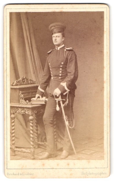 Fotografie Reichard & Lindner, Berlin, Markgrafen-Str. 40, Portrait Soldat in U