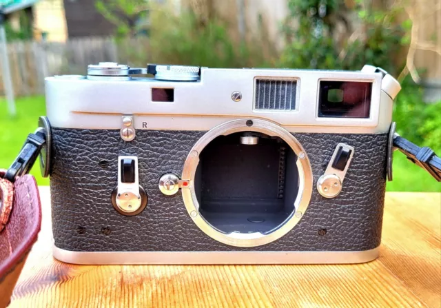 Leica M4 35mm Film Rangefinder camera body UNTESTED NICE CONDITION