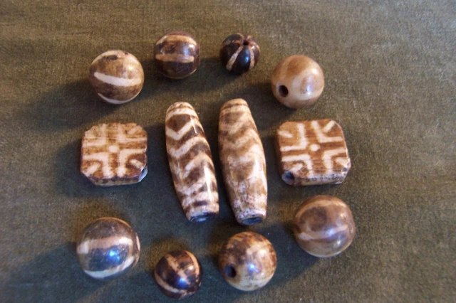 12 PUMTEK beads from Burma-fossilized opalized wood-vintage