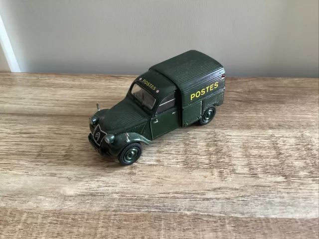 Citroën 2cv postes 1/43 Universal Hobbies norev eligor