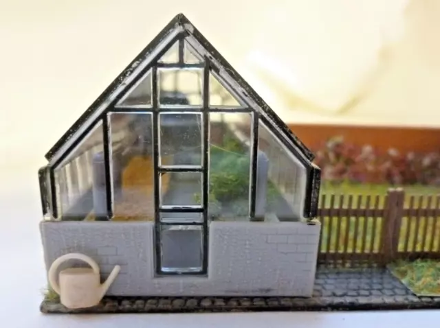 OO 00 HO gauge small garden / allotment diorama with greenhouse flowers lawn 2
