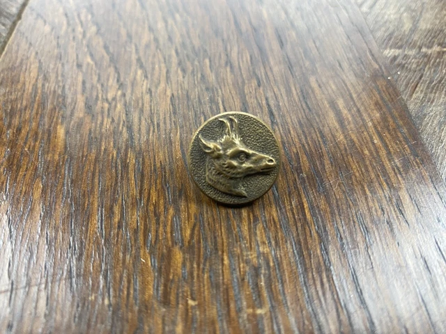 8 BOUTONS ANCIENS en métal - Chasse Vénerie Equipage - Cerf EUR 20,00