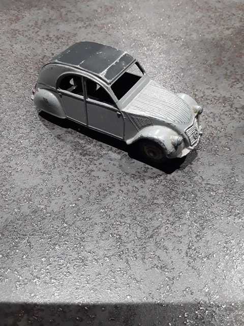 DINKY TOYS : 2 CV Citroën, réf. 535, bleue, avec sa boîte d'origine