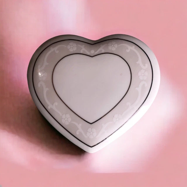Wedgewood Icing" Heart Shaped Jewelry Trinket Box Porcelain With Lid 2" T x 4" W
