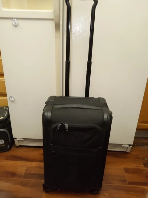 Tumi Alpha 2 International 4 Wheel  22060D2 Expandable Carry On Luggage Black