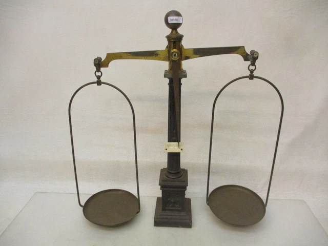x-78598	Altes Antik Eisen Apothekerwaage 500g H:ca. 430mm,B:ca.420mm