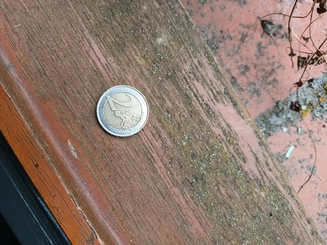 Pièce de 2 euros commémorative 2008 Ultra Rare.Doré et argent,très bon état 