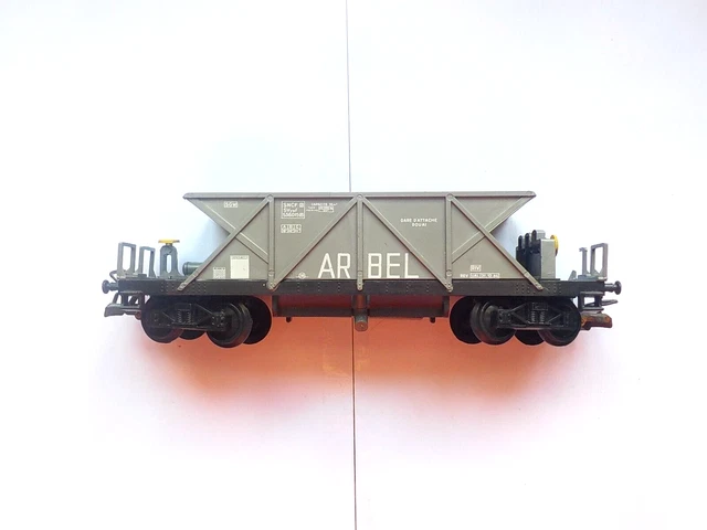 Le wagon trémie Arbel en miniature au HO de la marque VB