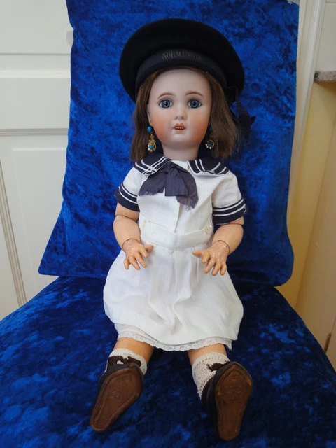 Poupée Ancienne En Porcelaine Bisque - Yeux Sulfure - Fin 19ème / Début 20ème - Vintage