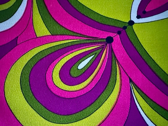 Trippy Chandelier Tear Drops 60's Psychedelic Barkcloth Era Crepe Vintage Fabric Trippy Chandelier Tear Drops 60's Psychedelic Barkcloth Era Crepe Vintage Fabric