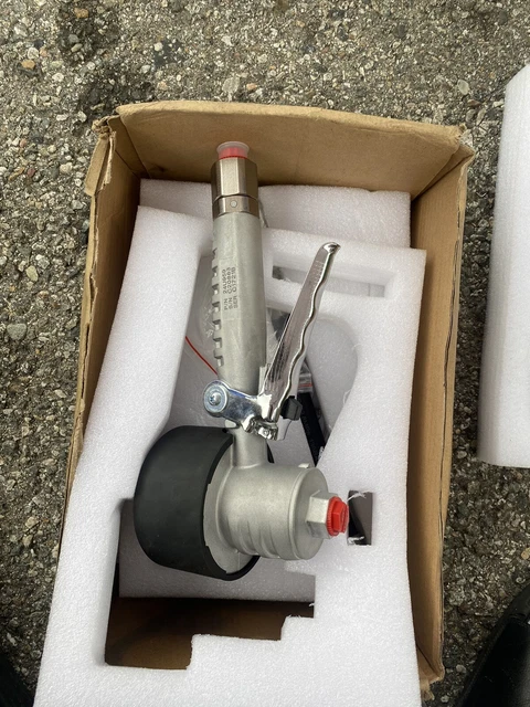 NEW. GRACO 24V034 SDMM8 Flexible Manual Meter 4/16 Quart (NPT)