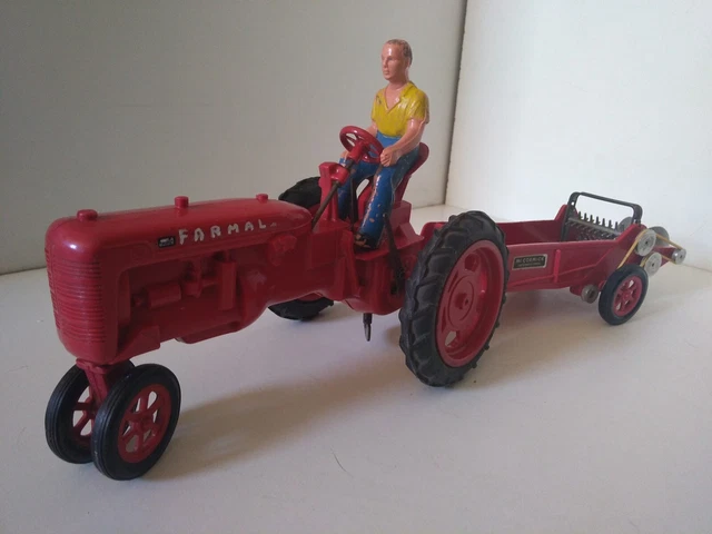 Modèle réduit ? Tracteur Mac Cormick International Farmall Club