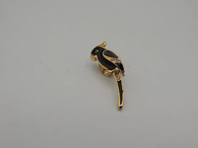 Broche Pin's Hirondelle Dorée Avec Strass Et Yeux Rouges Rubis - Neuf Sans Emballage - 3,2 Cm - Fabriqué En France