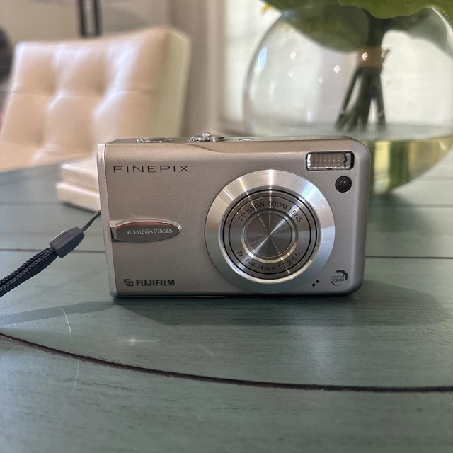 ニコン　NIKON1 J1 10-30mm f3.5-5.6 VR Digital Cameras, Cameras - PicClick AU