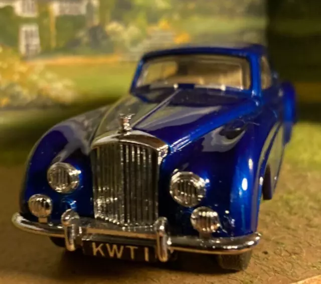 Dinky Toy de Matchbox. No.DY-13. Bentley R Continental 1955. Azul profundo. En caja.