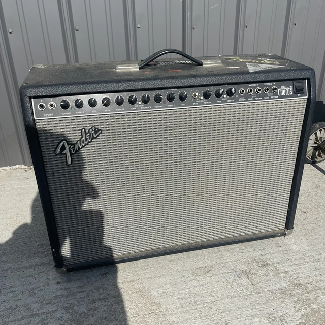 Fender Ultimate Chorus 2X12 Guitar Combo Solid State Amp With Foot Switch Bn Fender Ultimate Chorus 2X12 Guitar Combo Solid State Amp With Foot Switch Bn