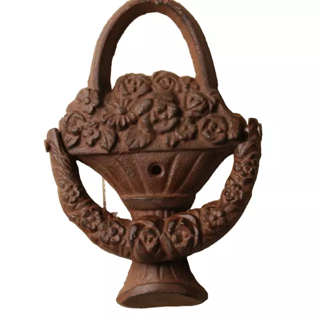 heurtoir de porte d'entrée avec bouquet de fleurs en fonte