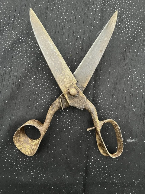 Ancienne Paire De Ciseaux En Fer Forgé - Pour Collection Couture Ou Décoration Vitrine