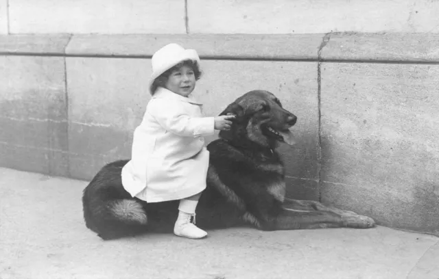 BJ565 Carte Photo vintage card RPPC enfant bébé chien dog mode fashion chapeau