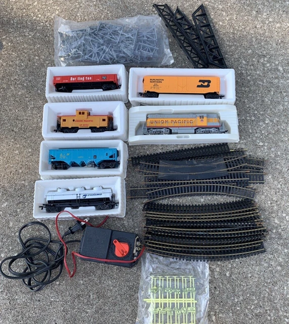 BACHMANN HO SCALE Lot Train Cars Caboose Tank Freight Tracks