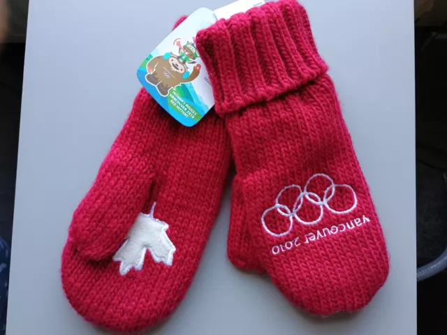 Vancouver 2010 Olympics Gloves Knitted Mittens Canada Red BNWT Small/Med
