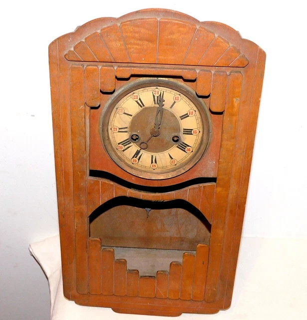 PENDULE DE BUREAU GUILLOCHÉ ÉMAILLÉ EN ARGENT, PAR FABERGÉ, MAÎTRE D