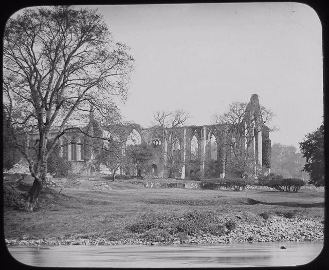 Glas Magic Laterne Rutsche AUSSENANSICHT DER BOLTON ABBEY C1890 VIKTORIANISCHES FOTO
