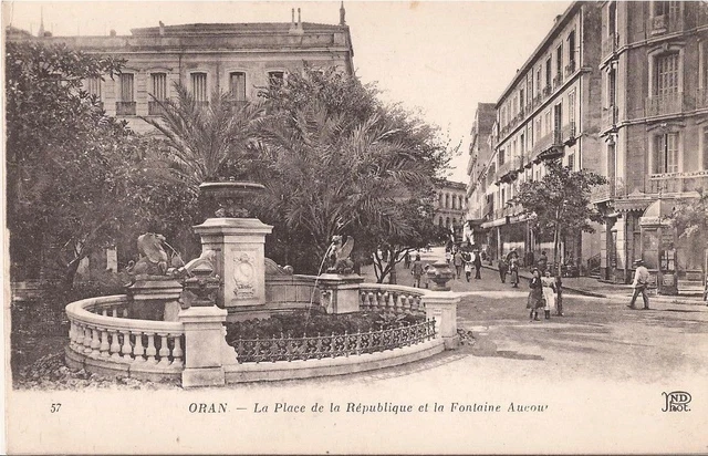 CPA ORAN. PLACE DE LA REPUBLIQUE.ET LA FONTAINE.ANIMEE.N.D.PHOT( non écrite) TBE