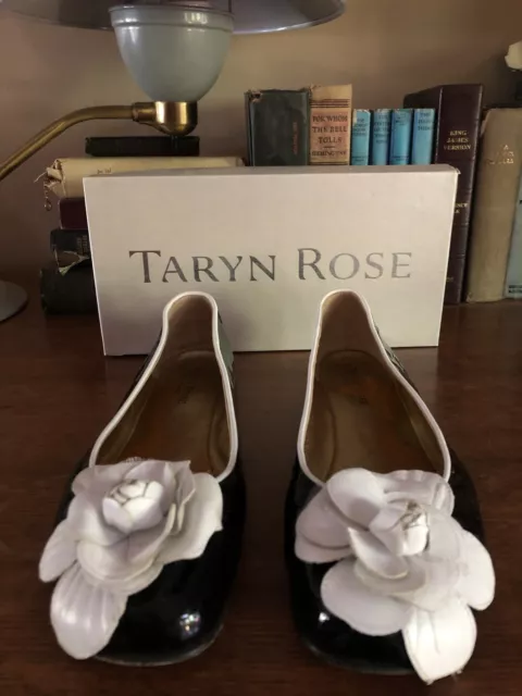 Taryn Rose Womens Black Patent Leather White Rose ballet flat shoes EUR 39/ US 9
