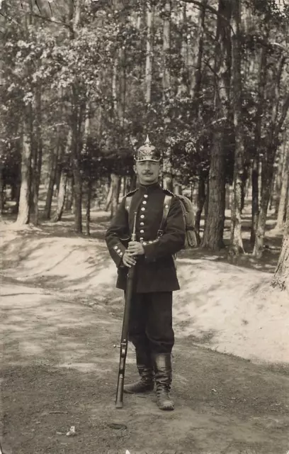 Fotokarte 1.WK  Portrait Deutscher Soldat mit Preussen Pickelhaube