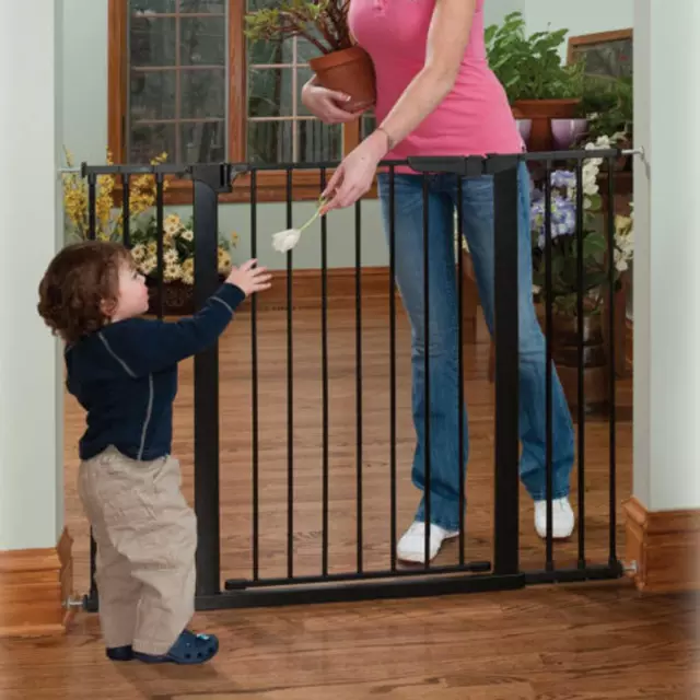 KidCo Tall & Wide Auto Close Gateway - Black