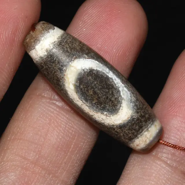 Ancient Himalayan Tibetan Etched Agate Stone Dzi Eye Bead in good condition