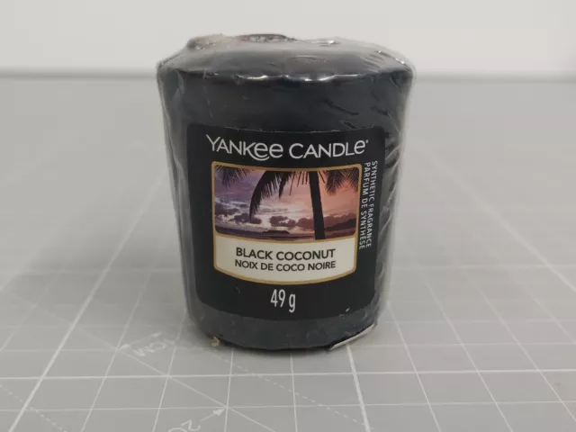 2 x 49g/10.90 eur (100g/11.12 eur) Yankee Candle Black Coconut/Camellia Blossom