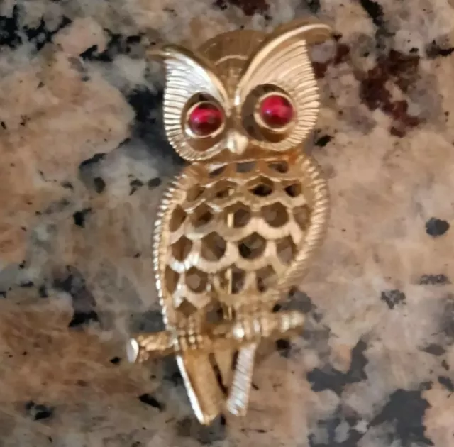 Vintage Signed Avon Red Rhinestone Eye Gold Tone Owl Bird Brooch Pin