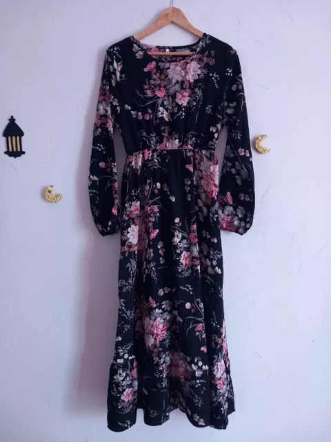 Robe longue  noire à motif floral  en taille XL