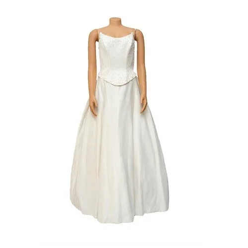Wunderschönes Hochzeitskleid mit Perlenspaghettiriemen.