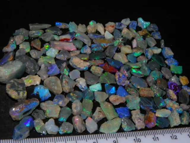 Nice Rough Small Opals 152.3cts Lightning Ridge South Australia Fires Red/Green
