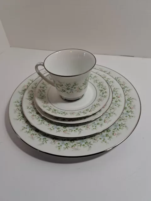 Noritake China Savannah 2031 Dinner  Platinum Trim 5 piece place setting