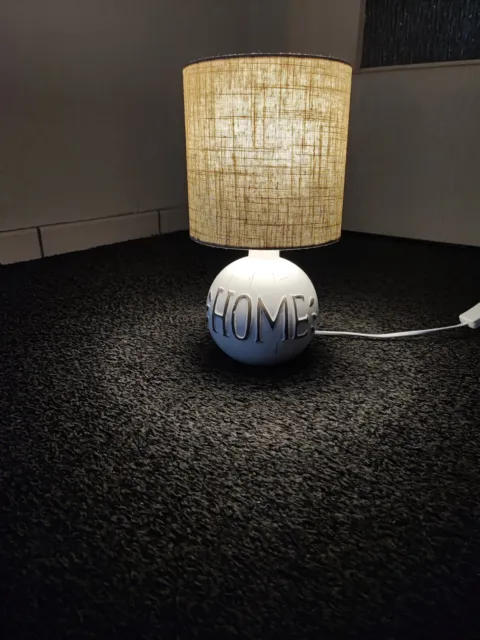 Design Tischleuchte Tischlampe Aufschrift Home mit Schirm und Leuchtmittel