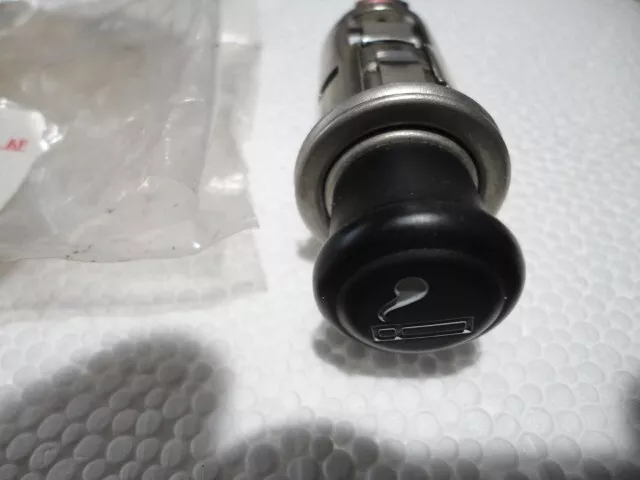 OEM Toyota 4Runner Highlander MR2 Sienna Tacoma Scion tC Cigarette Lighter Assy 2