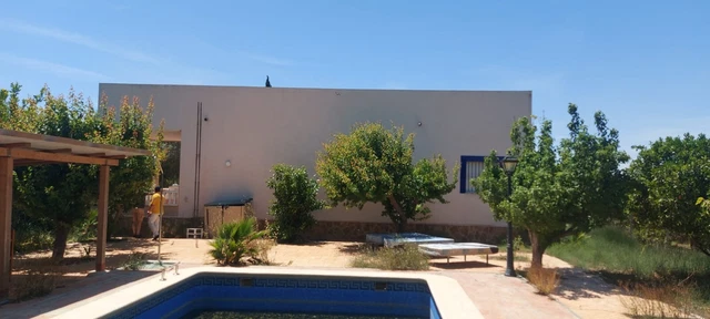 Orihuela,Haus 2SZ, Industriehalle,1500m2  ideal für Auswanderer,Gewerbe& Wohnen.