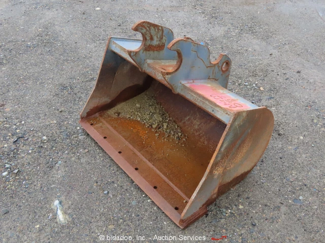 Kubota 36" Clean Out Smooth Bucket Attachment For Mini Excavators bidadoo