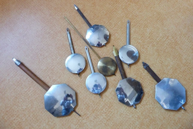 lot  d Anciens balanciers de pendule carillon)A