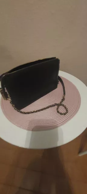 guess bolso negro de cuero con cadena